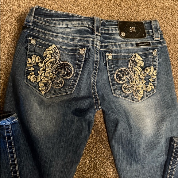 Stylish Blue Distressed Women Jeans - Picture 4 of 4